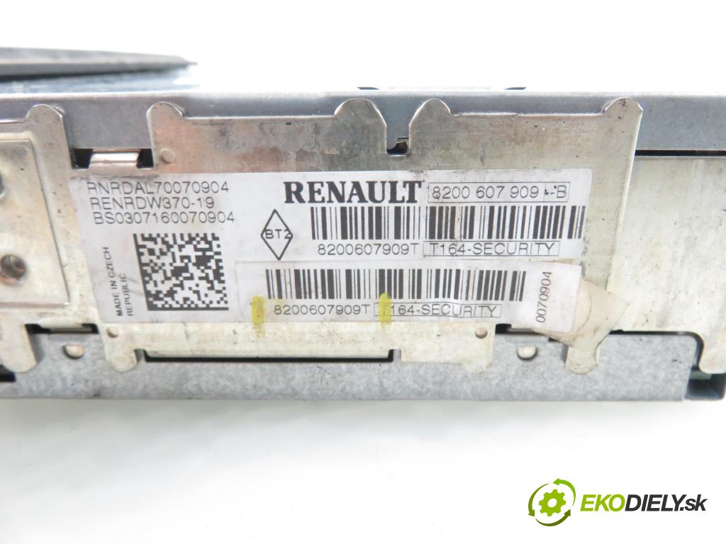 RENAULT LAGUNA II (BG0/1_) LIFTBACK 2007 88,00 1.9 dCi 120 - F9Q 750 1870,00 RADIO CD 8200607909T