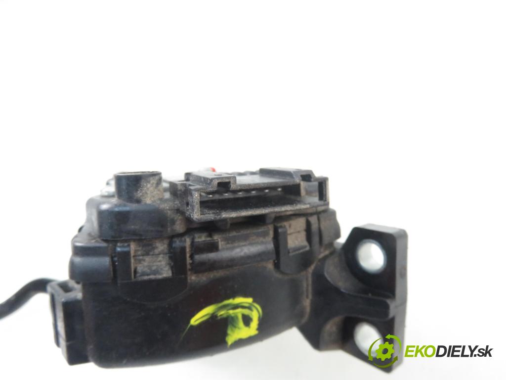 RENAULT TRAFIC II Autobus (JL) BUS 2011 84,00 2.0 dCi 115 (JL0H) - M9R 630 1995,00 Potenciometer plynu 8200289176 ; 6PV00811933 (Pedále)