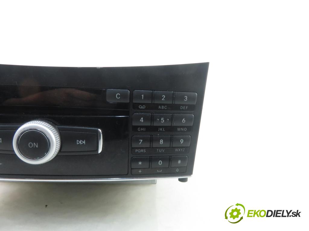 MERCEDES-BENZ KLASA E (W212) SEDAN 2009 125,00 E 220 CDI 170  BlueTEC - OM 651.924 2143,00 RADIO CD 2129065500 ; 2128700289 ; 2129027200