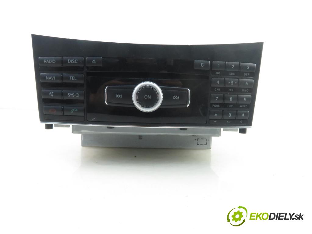 MERCEDES-BENZ KLASA E (W212) SEDAN 2009 125,00 E 220 CDI 170 BlueTEC - OM 651.924 2143,00 RADIO CD 2129065500 ; 2128700289 ; 2129027200