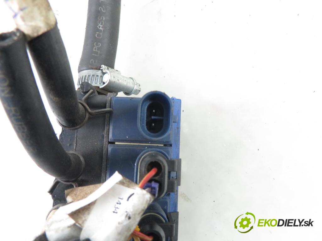 SEAT ALHAMBRA (7V8, 7V9) MINIVAN 2000 85,00 2.0 i - ADY 1984,00 lišta vstřikovací LPG 67R010199