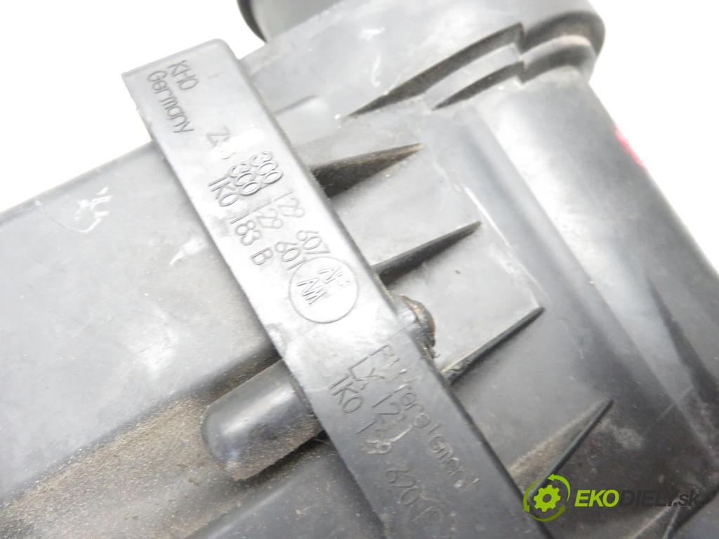 VW PASSAT B6 Variant (3C5) KOMBI 2005 77,00 1.9 TDI - BKC 1896,00 Obal filtra vzduchu 3C0129607AF ; 3C0129601AM (Obaly filtrov vzduchu)