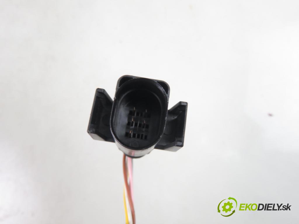 AUDI A8 D2 (4D2, 4D8) SEDAN 2001 165,00 3.3 TDI V8 224 quattro - AKF 3328,00 Potenciometer plynu 028907475BC ; 0281002331 (Pedále)