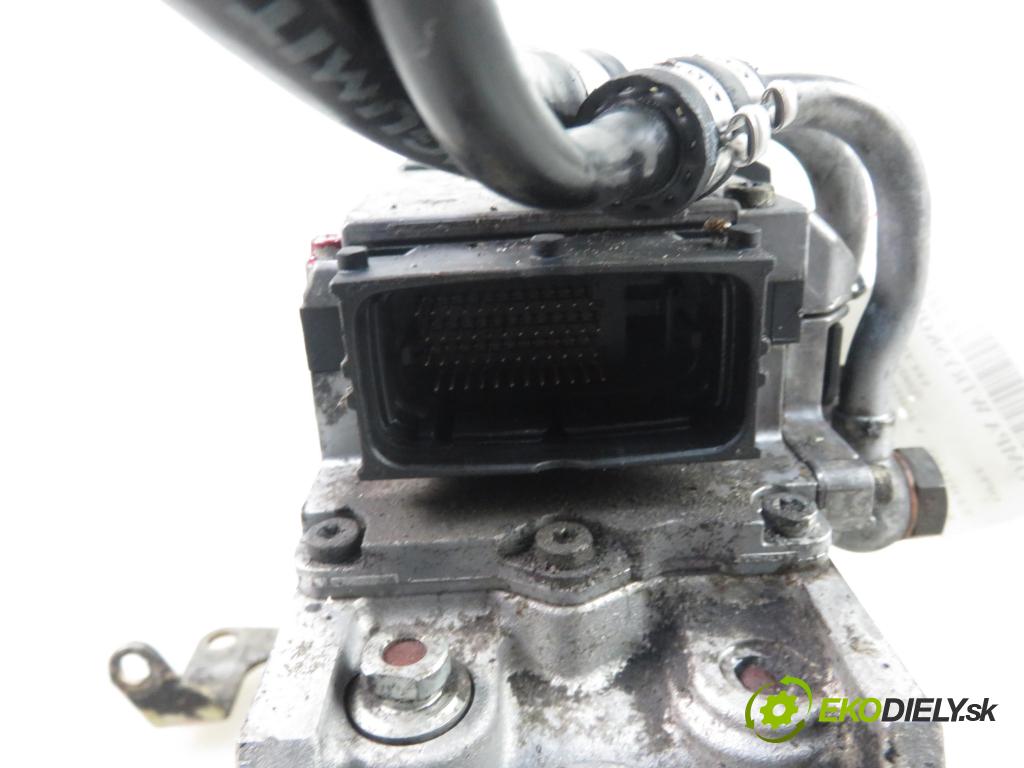 OPEL VECTRA C (Z02) SEDAN 2002 92,00 2.2 DTI 16V 125 - Y 22 DTR 2172,00 Pumpa vstrekovacia 55351757 ; 0281010717 (Vstrekovacie čerpadlá)