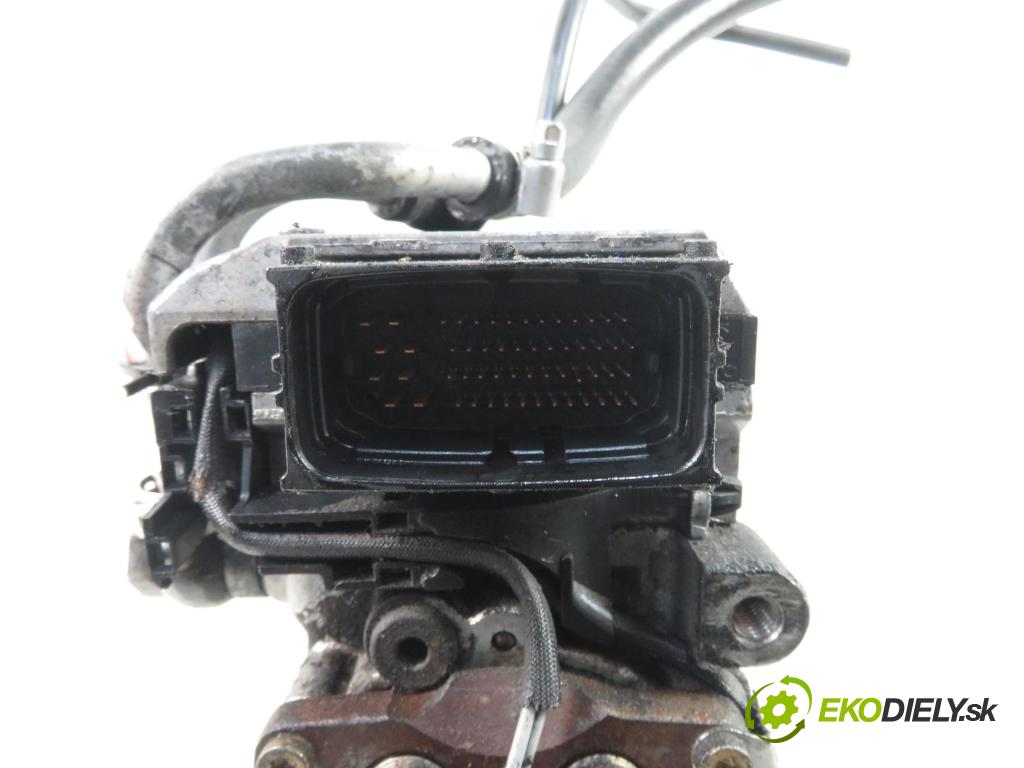 OPEL VECTRA C (Z02) SEDAN 2002 92,00 2.2 DTI 16V 125 - Y 22 DTR 2172,00 Pumpa vstrekovacia 55351757 ; 0281010717 (Vstrekovacie čerpadlá)