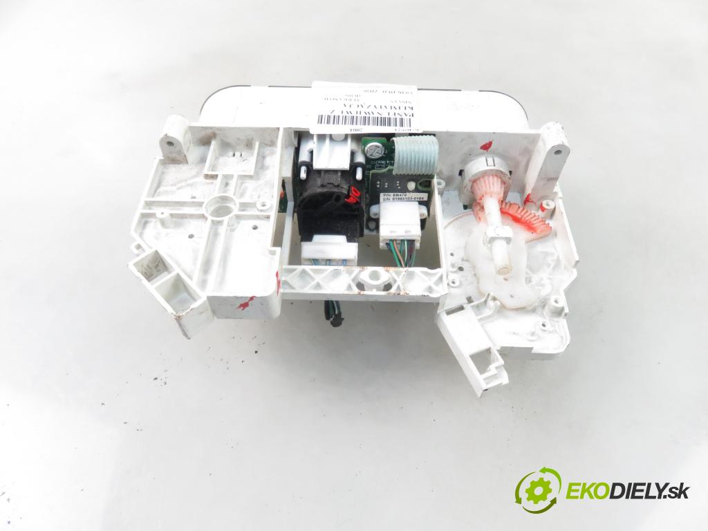 NISSAN TERRANO II (R20) TERENOWY 2004 0,00 3.0 Di 4WD - ZD30 2953,00 Panel kúrenia KLIMATIZACE: EG08136701