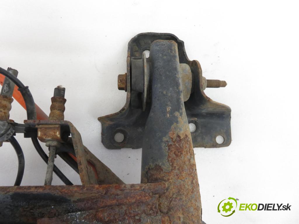 RENAULT TWINGO II (CN0_) HB 2008 47,00 1.5 dCi (CN0E) - K9K 740 1461,00 výztuha zadní část ABS