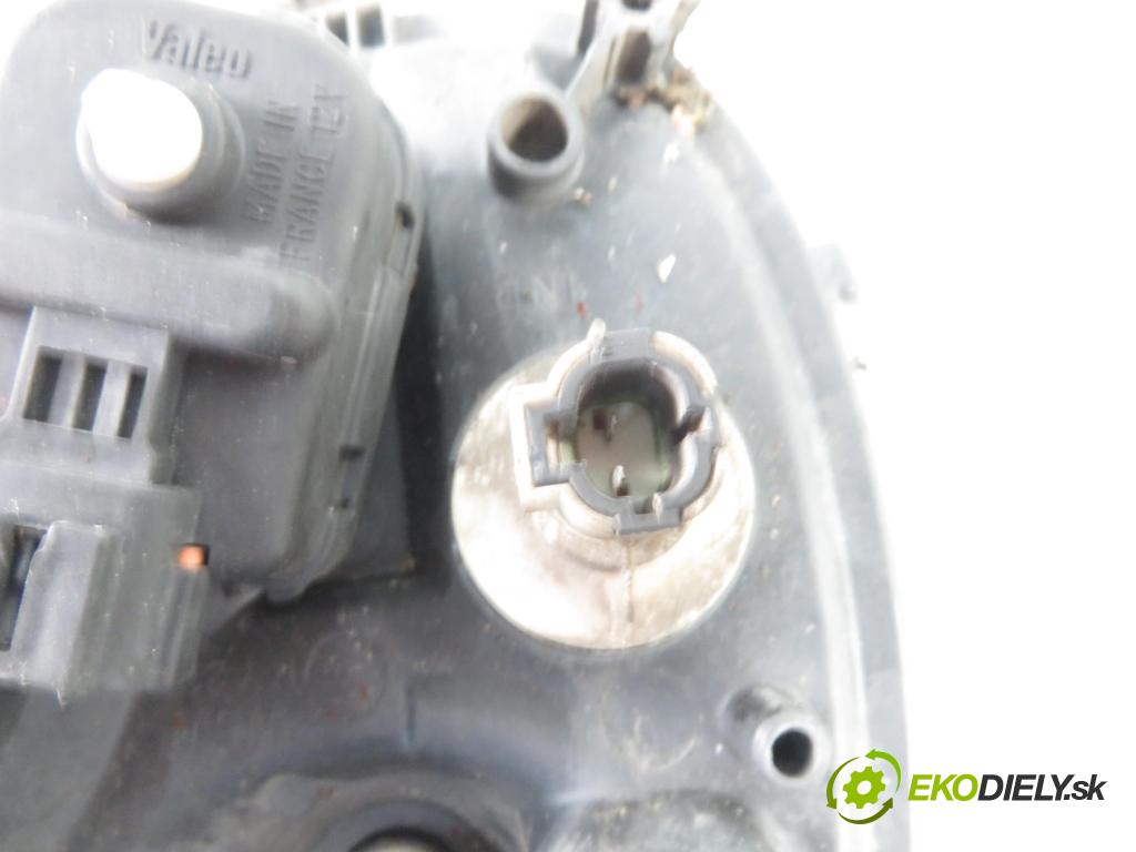 NISSAN MICRA II (K11) HB 1999 40,00 1.0 i 16V - CG10DE 998,00 Svetlo LP