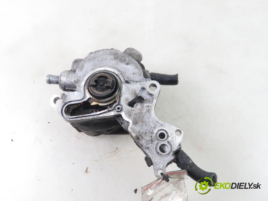 AUDI A3 (8L1) HB 2001 74,00 1.9 TDI - ATD 1896,00 pumpa vakuová 038145209A