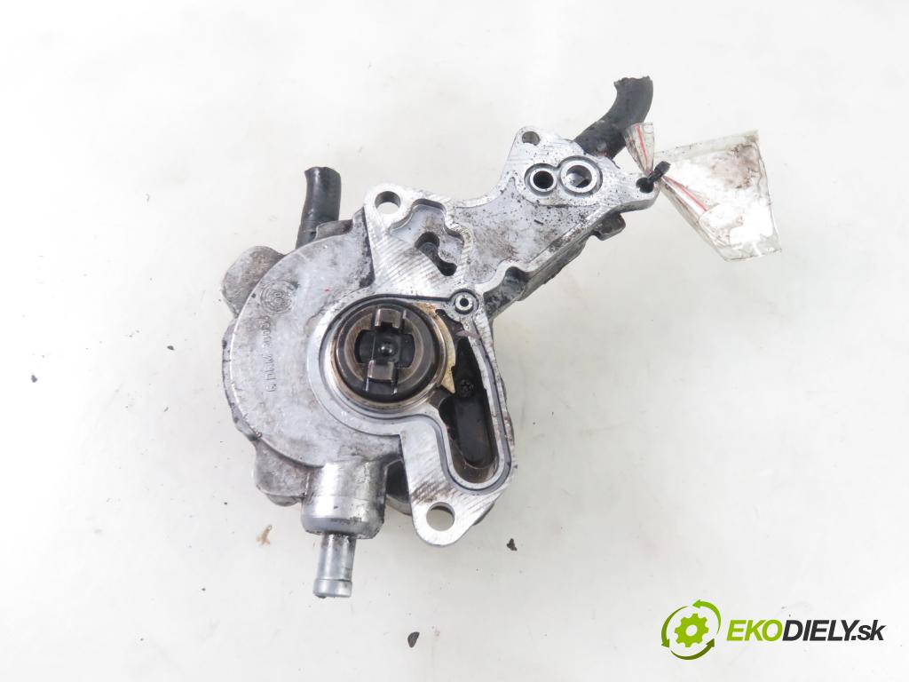 AUDI A3 (8L1) HB 2001 74,00 1.9 TDI - ATD 1896,00 pumpa vakuová 038145209A