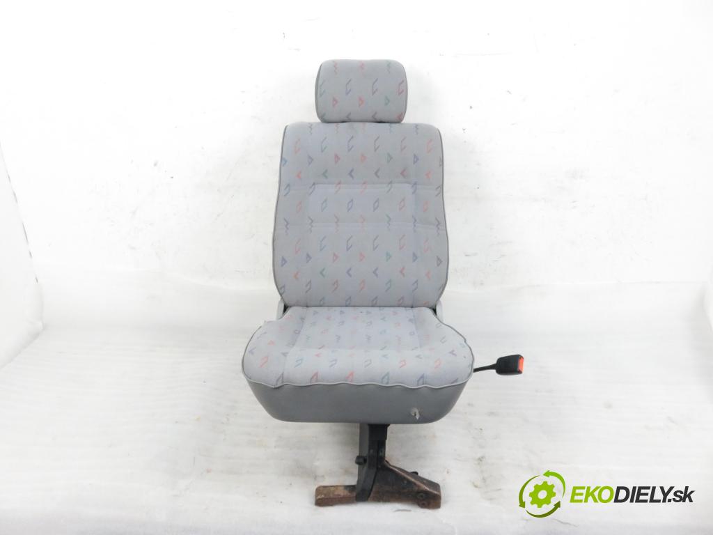 VW TRANSPORTER IV Skrzynia (70XA) BUS 1996 57,00 2.4 D 78 - AAB 2370,00 Sedadlo 2 rad pravy