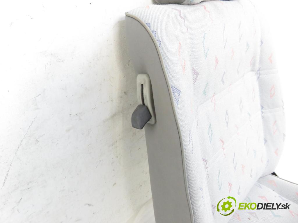 VW TRANSPORTER IV Skrzynia (70XA) BUS 1996 57,00 2.4 D 78 - AAB 2370,00 Sedadlo 2 rad pravy