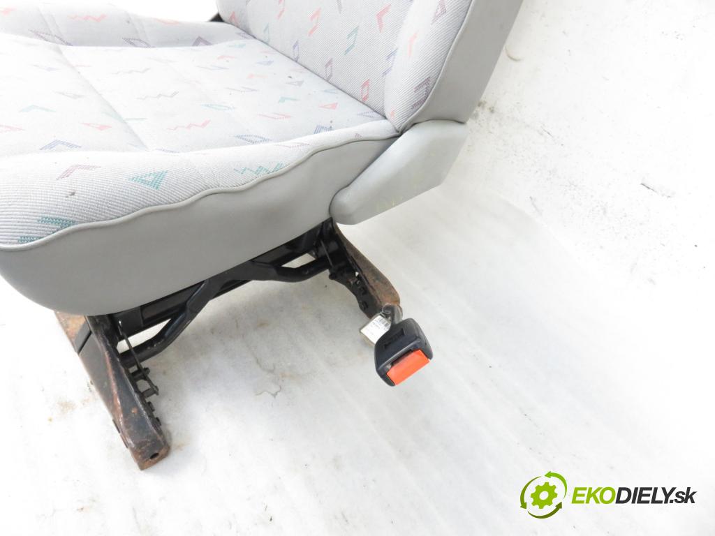 VW TRANSPORTER IV Skrzynia (70XA) BUS 1996 57,00 2.4 D 78 - AAB 2370,00 Sedadlo 2 rad pravy