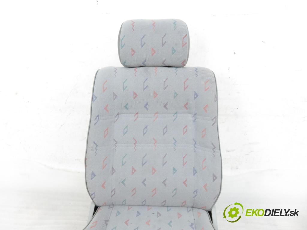 VW TRANSPORTER IV Skrzynia (70XA) BUS 1996 57,00 2.4 D 78 - AAB 2370,00 Sedadlo 2 rad pravy