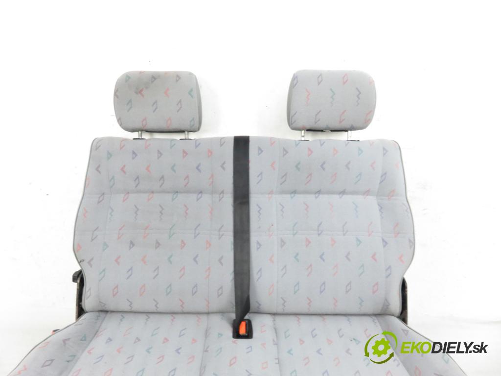VW TRANSPORTER IV Skrzynia (70XA) BUS 1996 57,00 2.4 D 78 - AAB 2370,00 Sedadlo 2 rad ľavy 