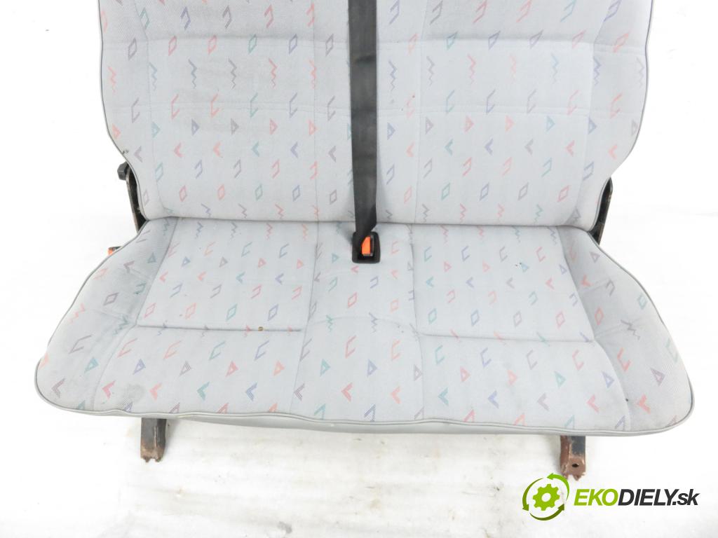 VW TRANSPORTER IV Skrzynia (70XA) BUS 1996 57,00 2.4 D 78 - AAB 2370,00 Sedadlo 2 rad ľavy