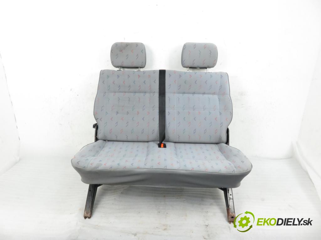 VW TRANSPORTER IV Skrzynia (70XA) BUS 1996 57,00 2.4 D 78 - AAB 2370,00 Sedadlo 2 rad ľavy