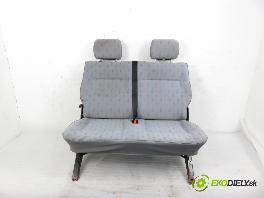 VW TRANSPORTER IV Skrzynia (70XA) BUS 1996 57,00 2.4 D 78 - AAB 2370,00 Sedadlo 2 rad ľavy