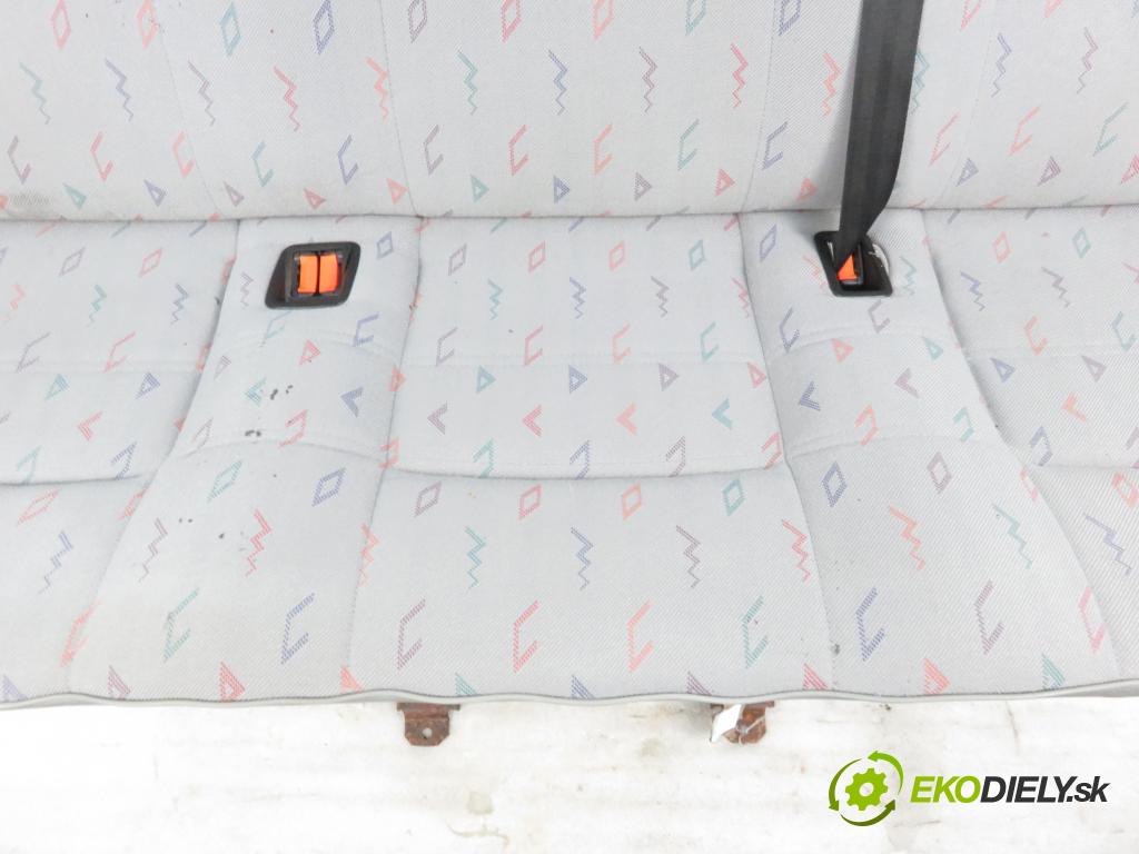 VW TRANSPORTER IV Skrzynia (70XA) BUS 1996 57,00 2.4 D 78 - AAB 2370,00 Sedadlá, sedačky Sedadlo