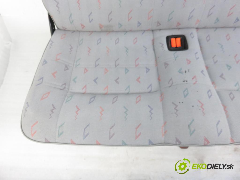 VW TRANSPORTER IV Skrzynia (70XA) BUS 1996 57,00 2.4 D 78 - AAB 2370,00 Sedadlá, sedačky Sedadlo