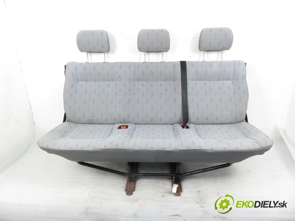 VW TRANSPORTER IV Skrzynia (70XA) BUS 1996 57,00 2.4 D 78 - AAB 2370,00 Sedadlá, sedačky Sedadlo
