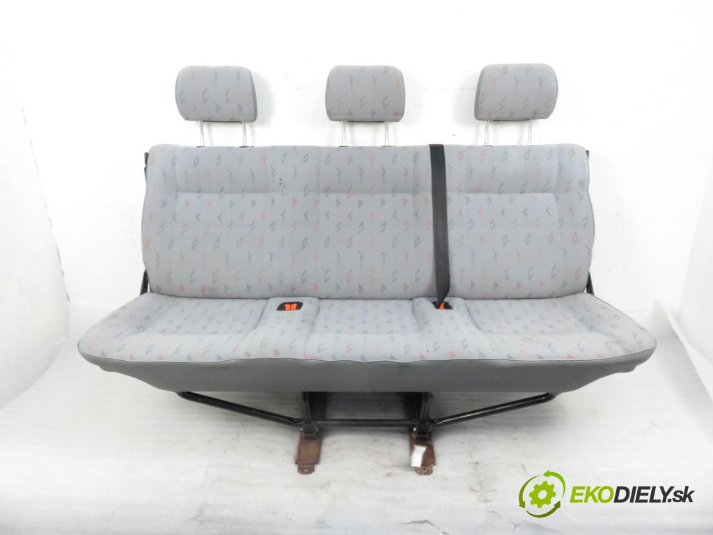 VW TRANSPORTER IV Skrzynia (70XA) BUS 1996 57,00 2.4 D 78 - AAB 2370,00 Sedadlá, sedačky Sedadlo