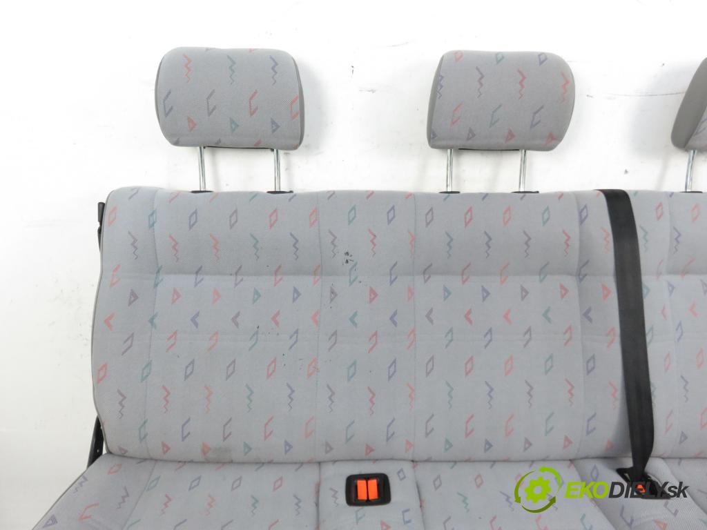 VW TRANSPORTER IV Skrzynia (70XA) BUS 1996 57,00 2.4 D 78 - AAB 2370,00 Sedadlá, sedačky Sedadlo
