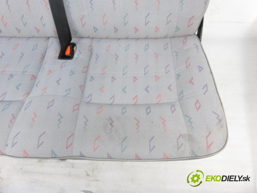 VW TRANSPORTER IV Skrzynia (70XA) BUS 1996 57,00 2.4 D 78 - AAB 2370,00 Sedadlá, sedačky Sedadlo