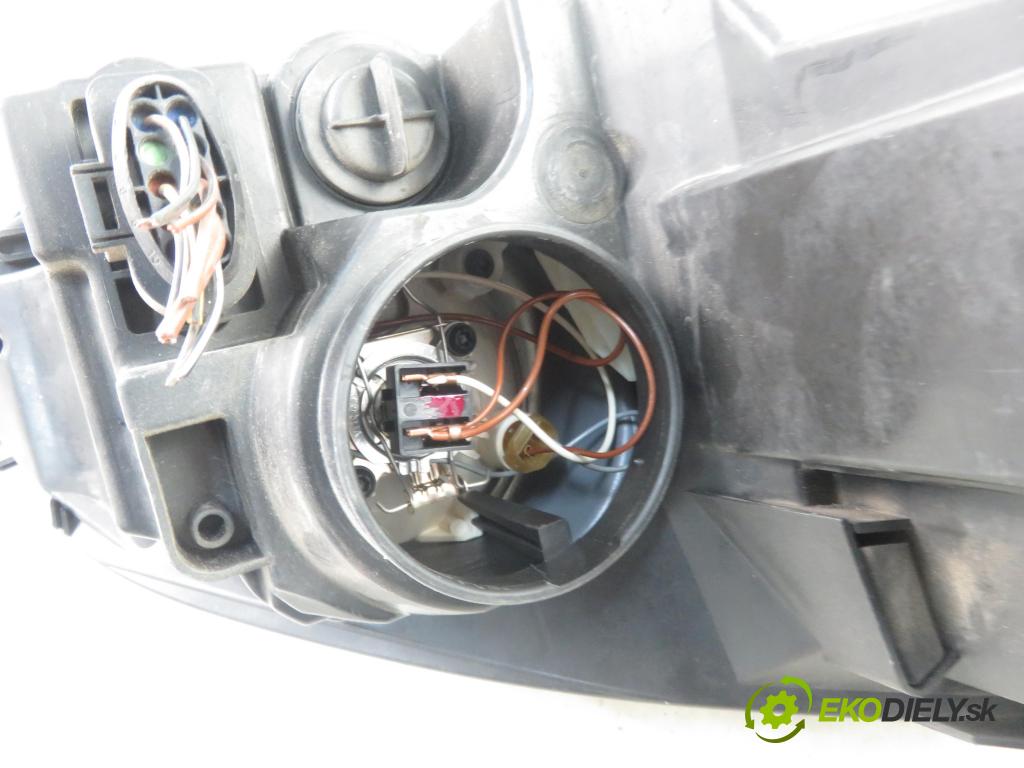 VW GOLF V (1K1) HB 2004 55,00 1.4 16V - BCA 1390,00 Svetlo LP 1K6941006A