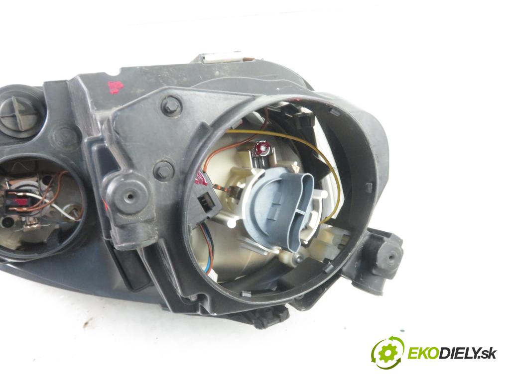 VW GOLF V (1K1) HB 2004 55,00 1.4 16V - BCA 1390,00 Svetlo LP 1K6941006A
