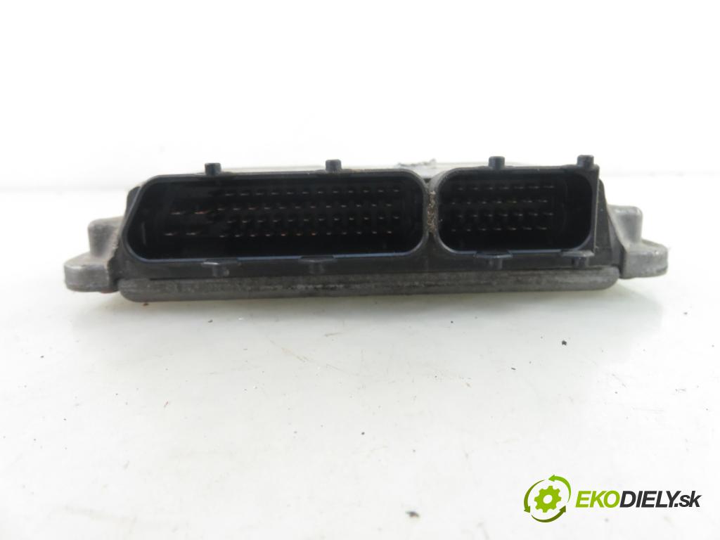 VW BORA (1J2) SEDAN 2000 85,00 2 - APK 1984,00 Riadiaca jednotka Motor 06A906018FK ; 0261206261