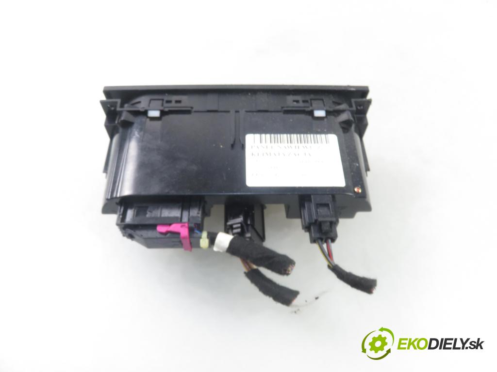 SEAT ALHAMBRA (7V8, 7V9) MINIVAN 2002 85,00 2.0 i - ATM 1984,00 Panel kúrenia KLIMATIZACE: 7M8907049B ; YM2119980AC