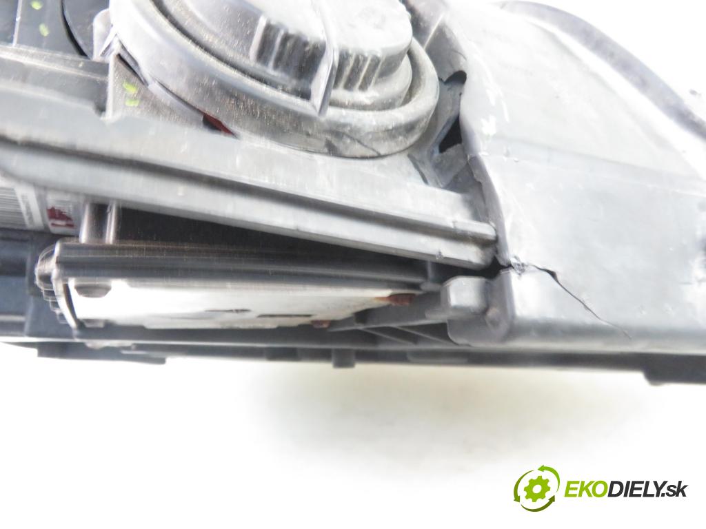 AUDI Q7 (4L) SUV 2006 257,00 4.2 FSI 350 quattro - BAR 4163,00 Svetlo LP 4L0941003B