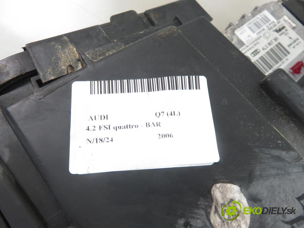 AUDI Q7 (4L) SUV 2006 257,00 4.2 FSI 350 quattro - BAR 4163,00 Svetlo LP 4L0941003B
