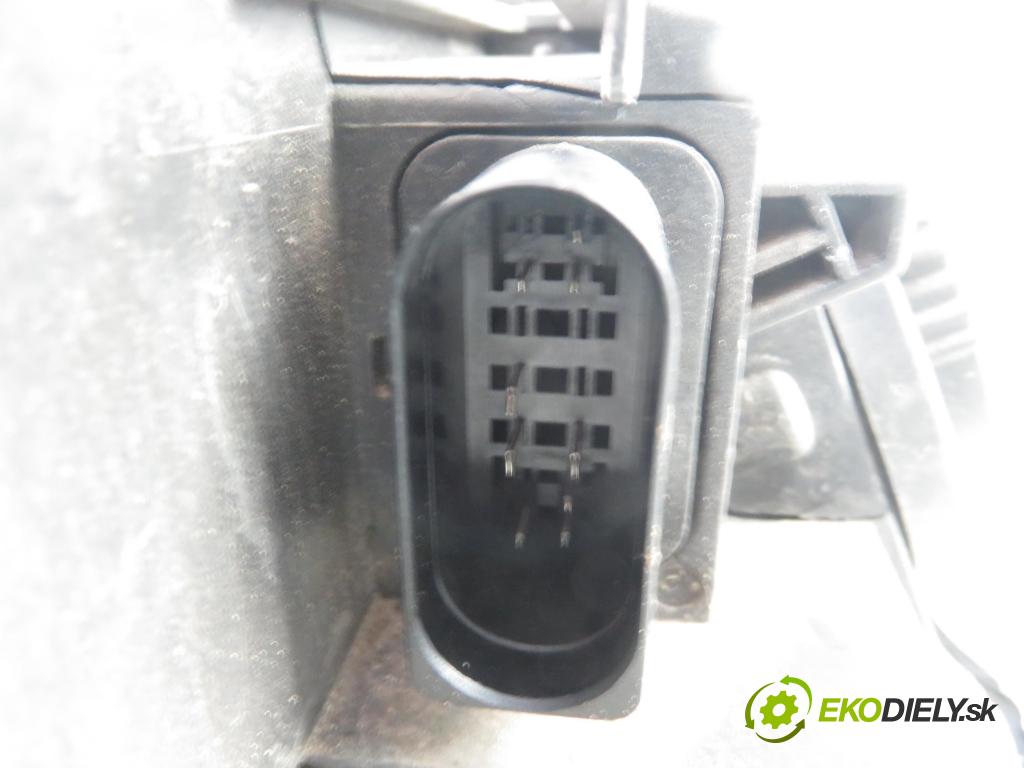 AUDI Q7 (4L) SUV 2006 257,00 4.2 FSI 350 quattro - BAR 4163,00 Svetlo LP 4L0941003B