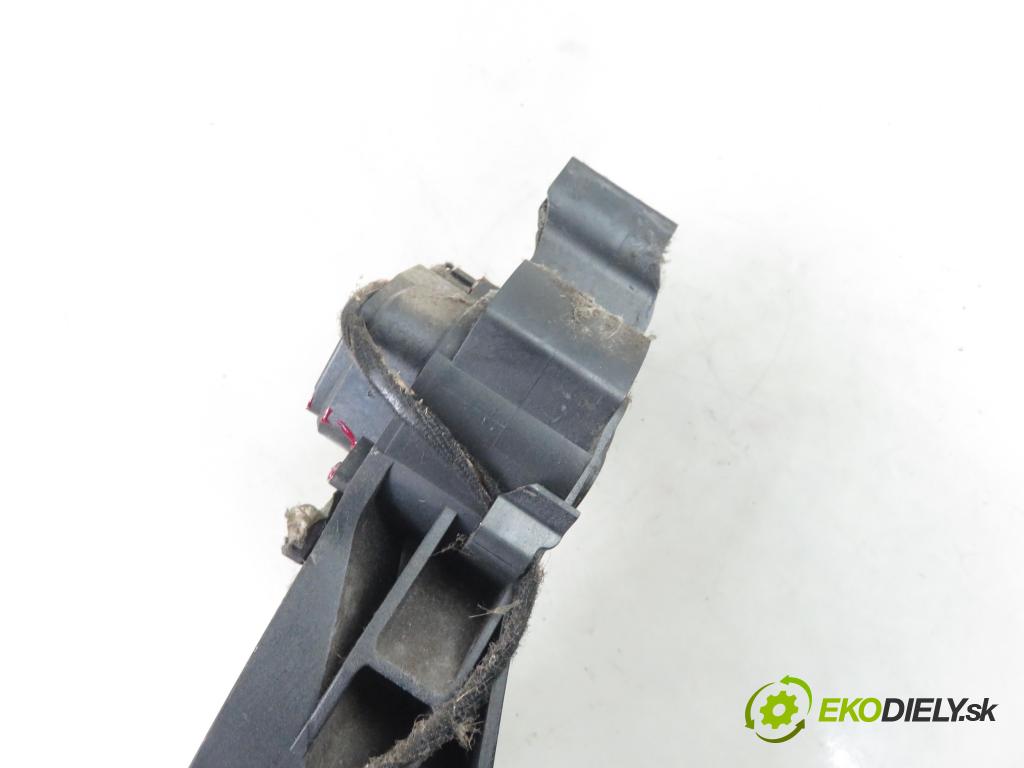 MERCEDES-BENZ KLASA E (W211) SEDAN 2002 110,00 E 220 CDI (211.006) 150 - OM 646.961 2148,00 Potenciometer plynu 2033000104 (Pedále)