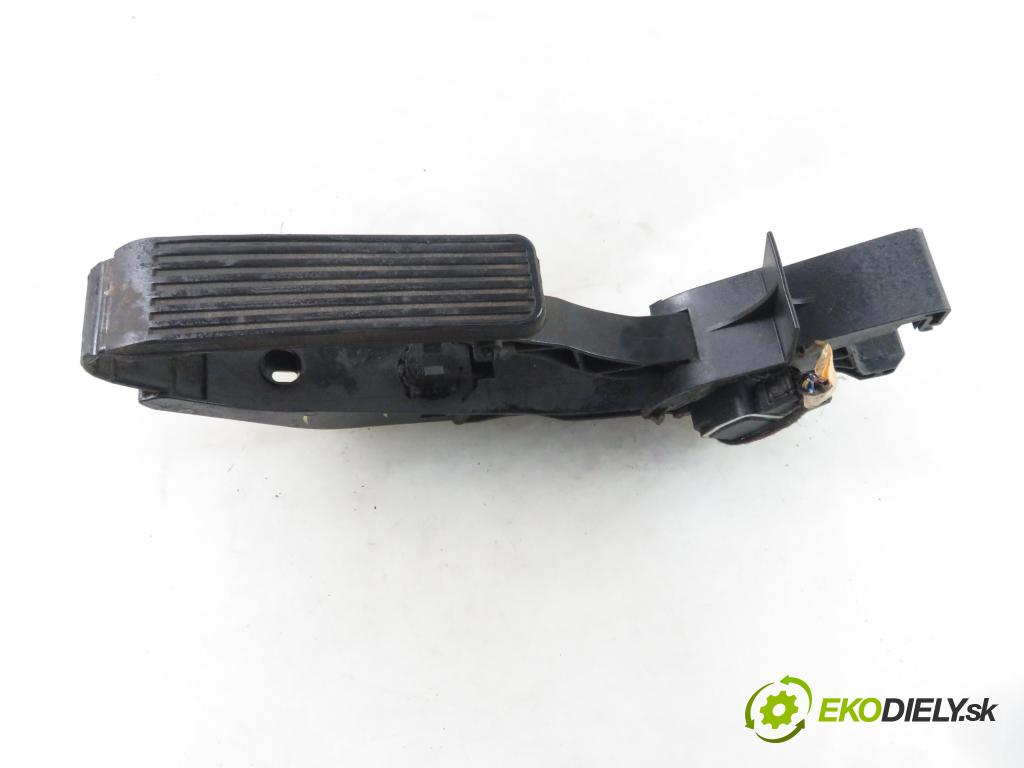 MERCEDES-BENZ KLASA E (W211) SEDAN 2002 110,00 E 220 CDI (211.006) 150 - OM 646.961 2148,00 Potenciometer plynu 2033000104 (Pedále)