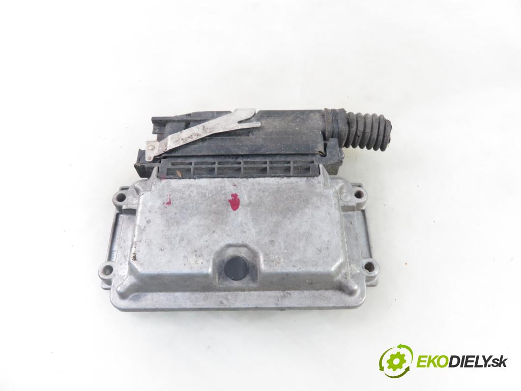 FIAT ULYSSE (220_) MINIVAN 1999 97,00 2.0 16V 132 - RFV 1998,00 řídící jednotka motora 9632564780 ; 0261204702