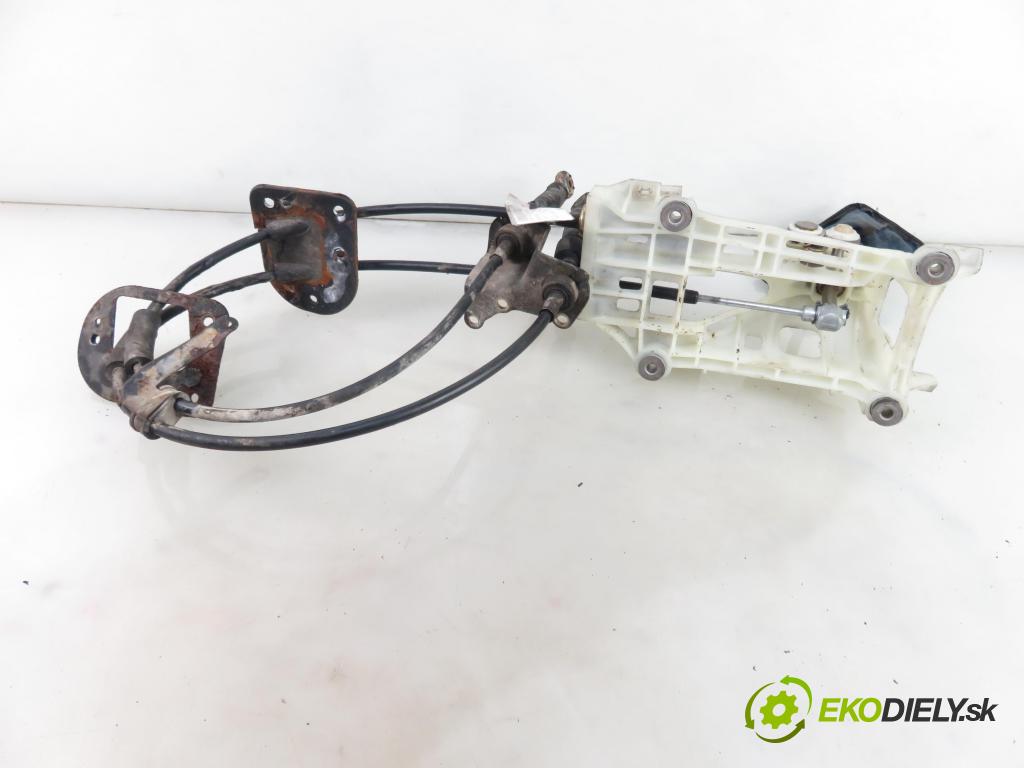 TOYOTA CELICA (_T20_) COUPE 1995 85,00 1.8 i 16V 116 (AT200/ST) - 7A-FE 1762,00 ZVEDÁK: 