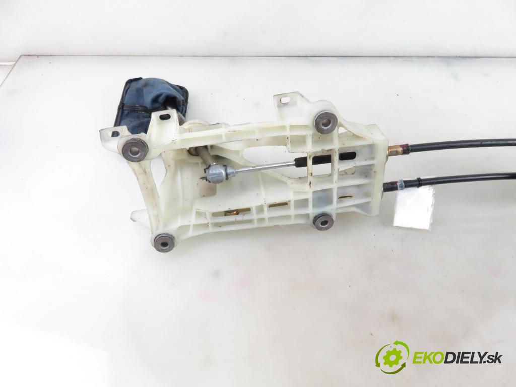 TOYOTA CELICA (_T20_) COUPE 1995 85,00 1.8 i 16V 116 (AT200/ST) - 7A-FE 1762,00 ZVEDÁK: