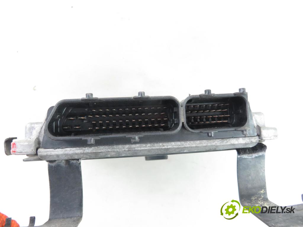 AUDI A3 (8L1) HB 1998 81,00 1.9 TDI 110 - AHF 1896,00 Riadiaca jednotka Motor 038906018BA ; 0281001756