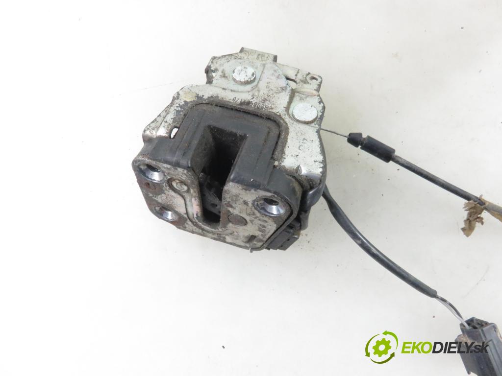 RENAULT MASTER III Skrzynia (FV) FURGON 2010 74,00 2.3 dCi 100 FWD - M9T 676 2298,00 zámok dvierka 8200766888H