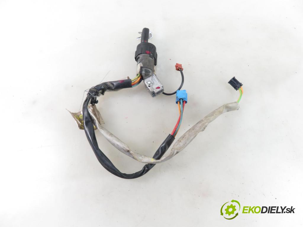 PEUGEOT PARTNER Combispace (5F) KOMBIVAN 2005 66,00 2.0 HDI - RHY (DW10TD) 1997,00 spinačka  (Spínacie skrinky a kľúče)