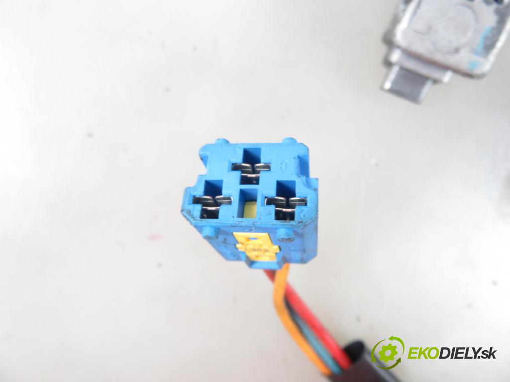 PEUGEOT PARTNER Combispace (5F) KOMBIVAN 2005 66,00 2.0 HDI - RHY (DW10TD) 1997,00 spinačka  (Spínacie skrinky a kľúče)