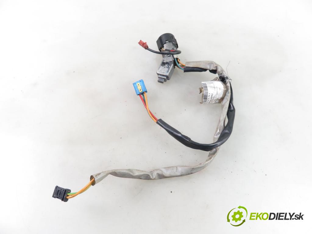 PEUGEOT PARTNER Combispace (5F) KOMBIVAN 2005 66,00 2.0 HDI - RHY (DW10TD) 1997,00 spinačka  (Spínacie skrinky a kľúče)