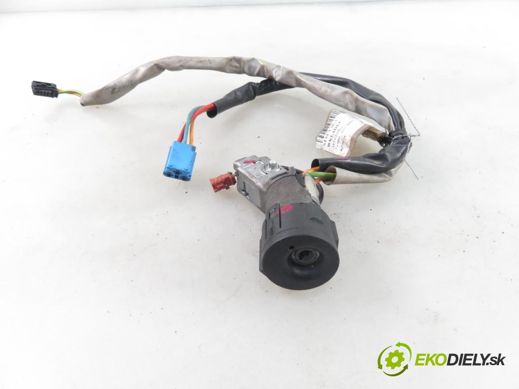 PEUGEOT PARTNER Combispace (5F) KOMBIVAN 2005 66,00 2.0 HDI - RHY (DW10TD) 1997,00 spinačka  (Spínacie skrinky a kľúče)