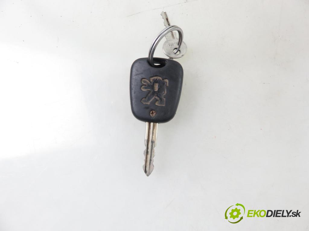 PEUGEOT PARTNER Combispace (5F) KOMBIVAN 2005 66,00 2.0 HDI - RHY (DW10TD) 1997,00 spinačka  (Spínacie skrinky a kľúče)