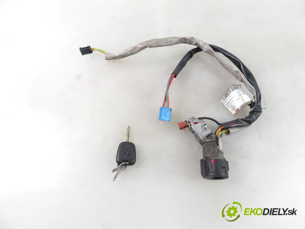 PEUGEOT PARTNER Combispace (5F) KOMBIVAN 2005 66,00 2.0 HDI - RHY (DW10TD) 1997,00 spinačka  (Spínacie skrinky a kľúče)