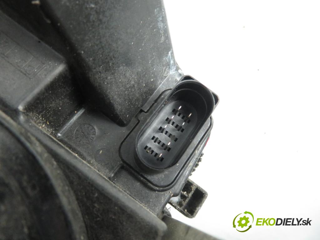 FORD FOCUS C-MAX (DM2) MINIVAN 2004 80,00 1.6 TDCi 109 - G8DB 1560,00 Svetlo PP 