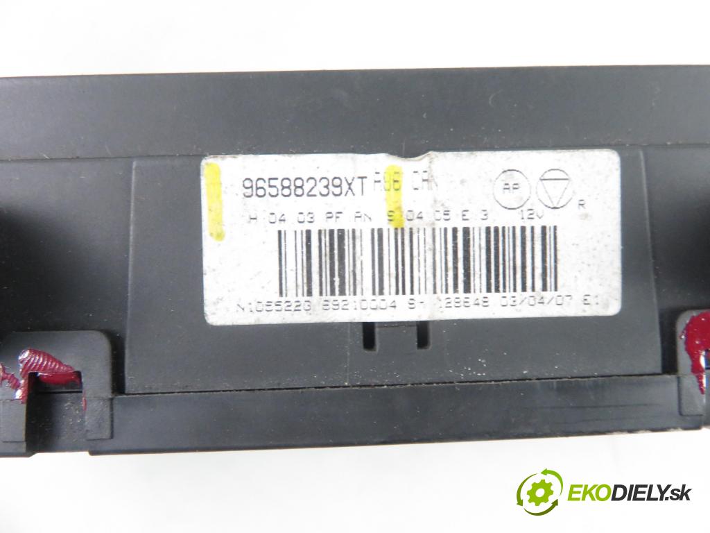 CITROEN C2 (JM_) HB 2006 44,00 1.1 - HFX (TU1JP) 1124,00 Panel kúrenia KLIMATRONIK 96588239XT